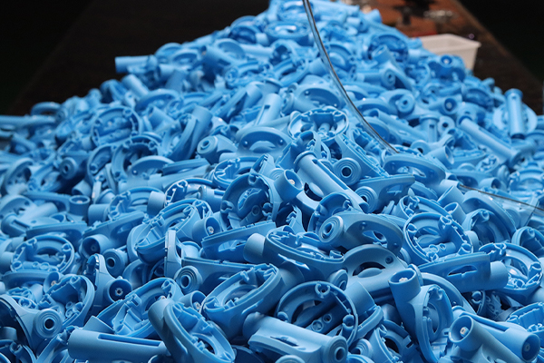 a comparison side-by-side of high pressure cannons and low pressure [foam sprayer](https://www.reddit.com/r/AutoDetailing/comments/15pges8/what_is_the_actual_practical_application_of_a/)<sup id=