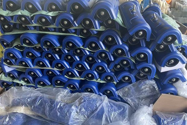 Lightweight high-pressure floor cleaner made of plastic material